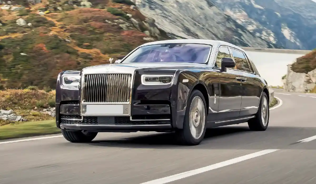 Rolls-Royce - Phantom Series II - Luxury Car Rentals - Preowned Luxury Car - Exclusive Concierge Club.webp